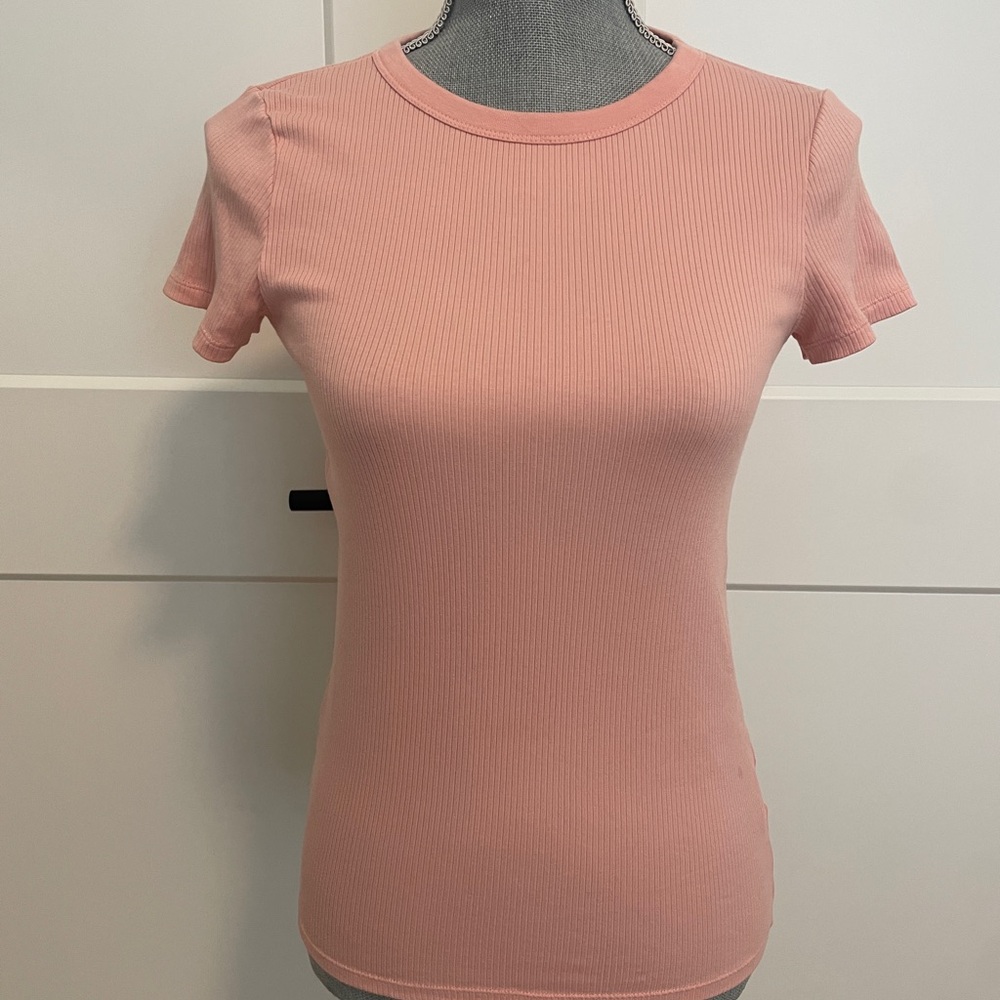 Uniqlo Ribbed Pink Short Sleeve Tee